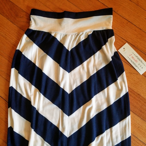 Navy blue and white chevron maxi skirt - Picture 3 of 5